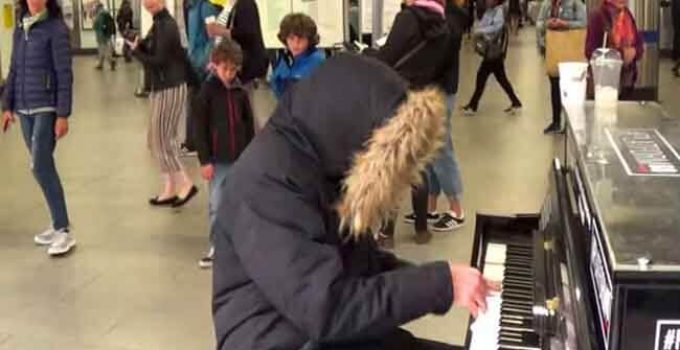 mysterious hooded piano player at London station