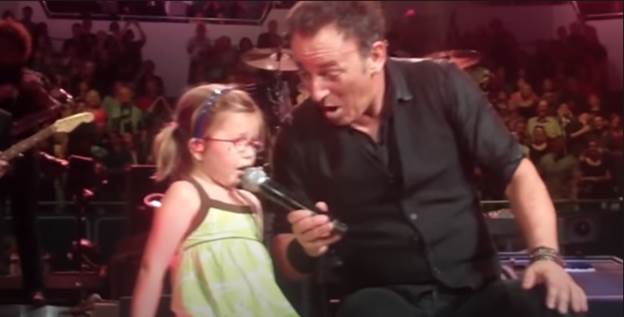 bruce springsteen sings with little girl