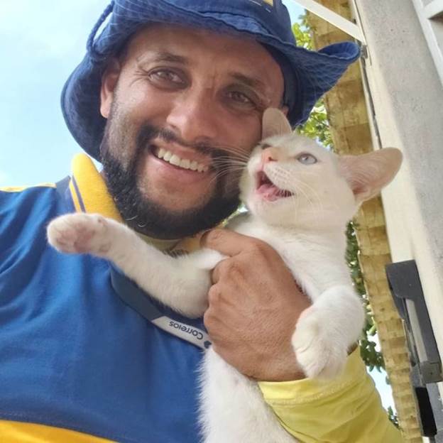 mailman selfie with cat